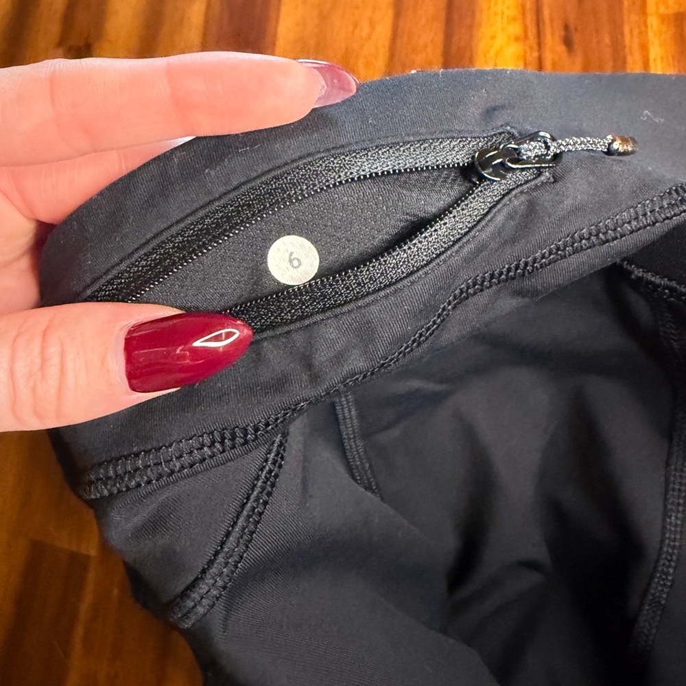 Lululemon Black Capri Cropped Leggings Size 6 - Picture 9 of 9